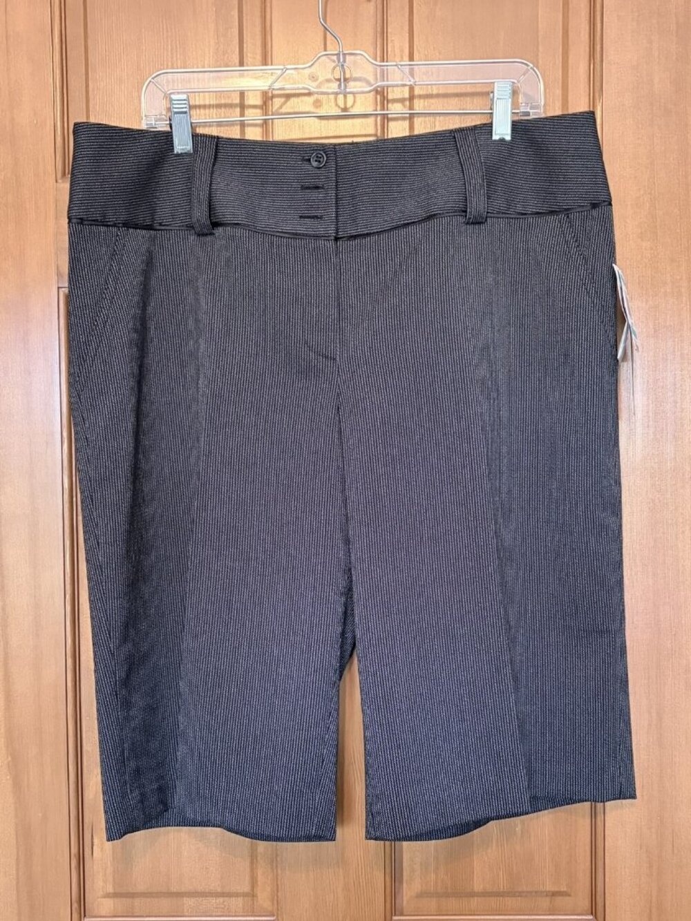 Style & Co Charcoal Gray Pinstripe Stretch Bermuda Walking Shorts Size 16 NWT